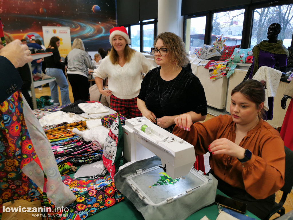 Kiermasz bożonarodzeniowy w szkole przy Ułańskiej