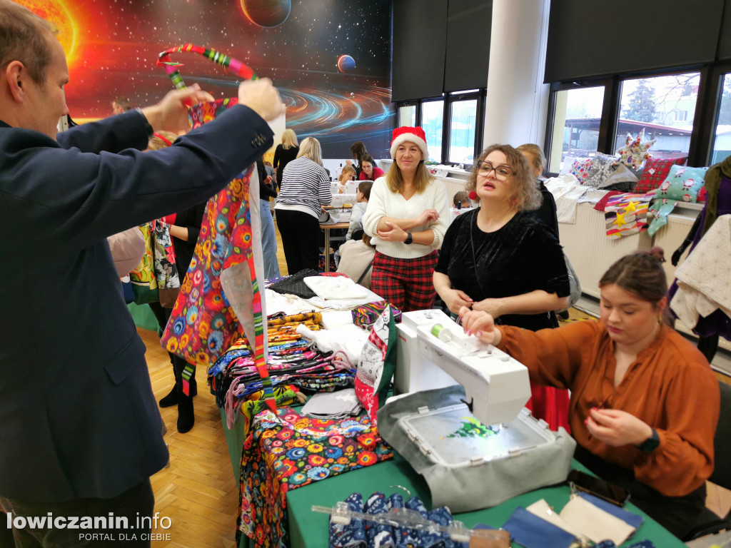 Kiermasz bożonarodzeniowy w szkole przy Ułańskiej