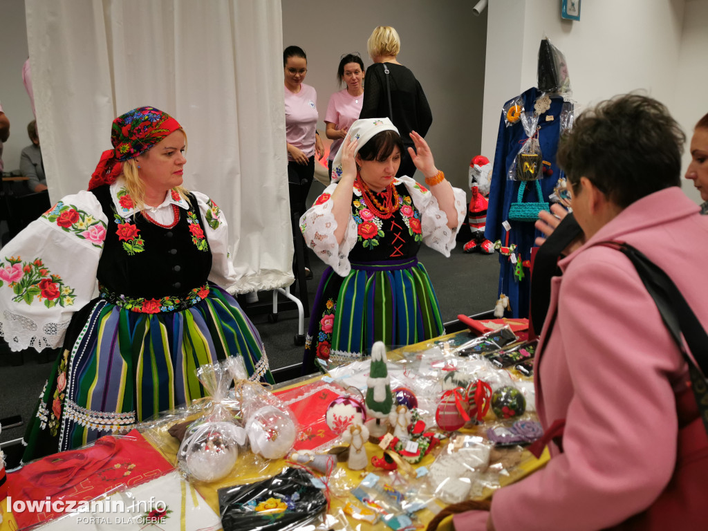 Kiermasz bożonarodzeniowy w szkole przy Ułańskiej