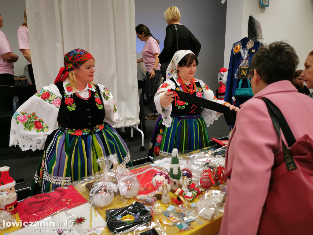 Kiermasz bożonarodzeniowy w szkole przy Ułańskiej