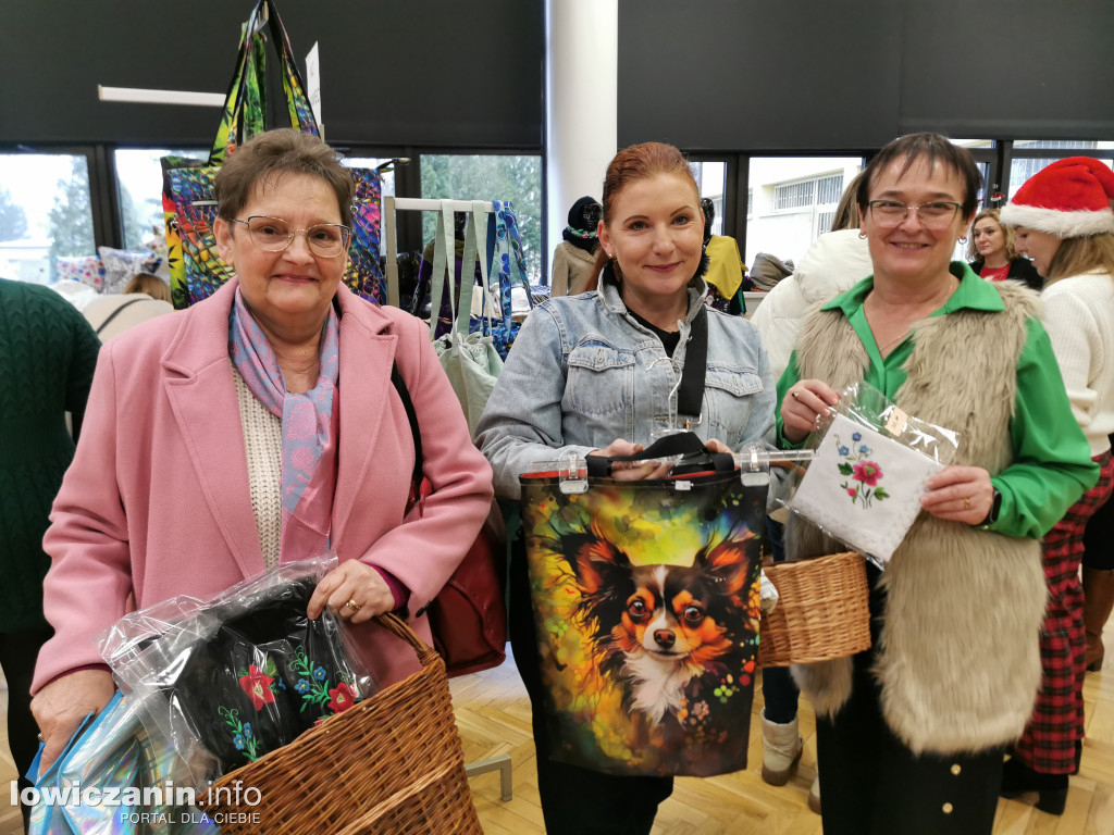 Kiermasz bożonarodzeniowy w szkole przy Ułańskiej