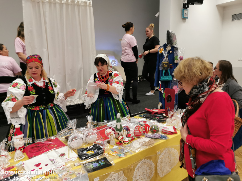 Kiermasz bożonarodzeniowy w szkole przy Ułańskiej