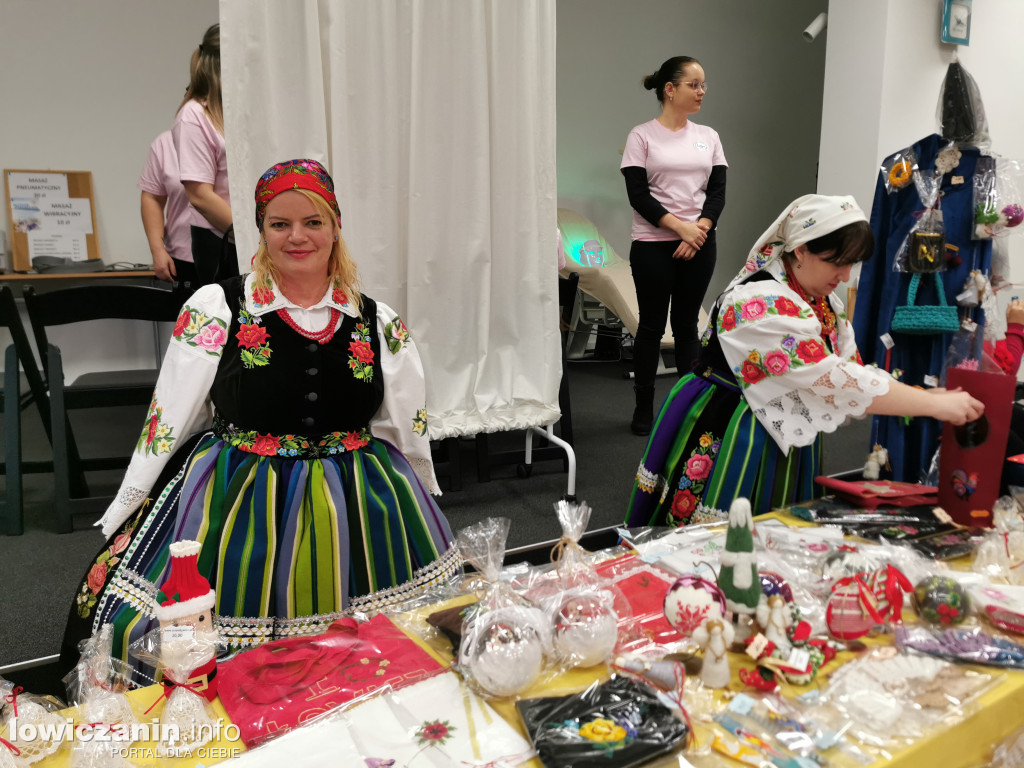 Kiermasz bożonarodzeniowy w szkole przy Ułańskiej