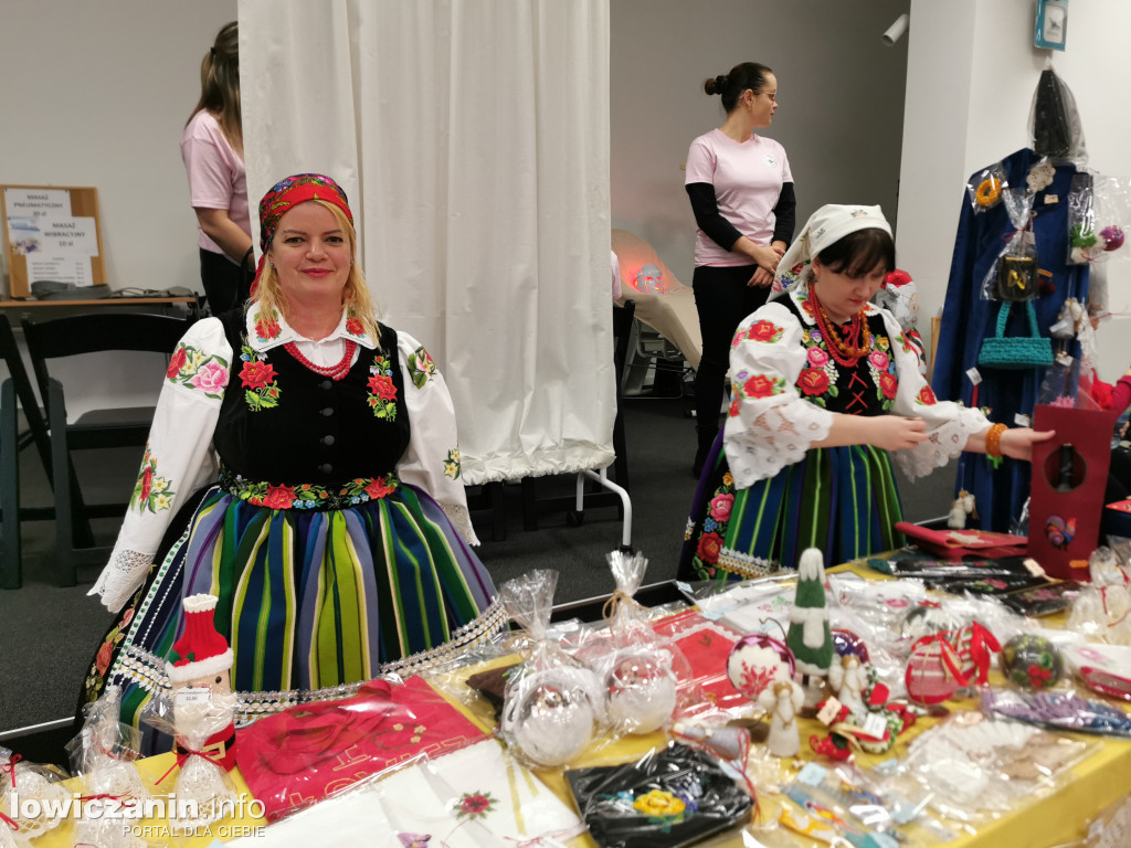 Kiermasz bożonarodzeniowy w szkole przy Ułańskiej