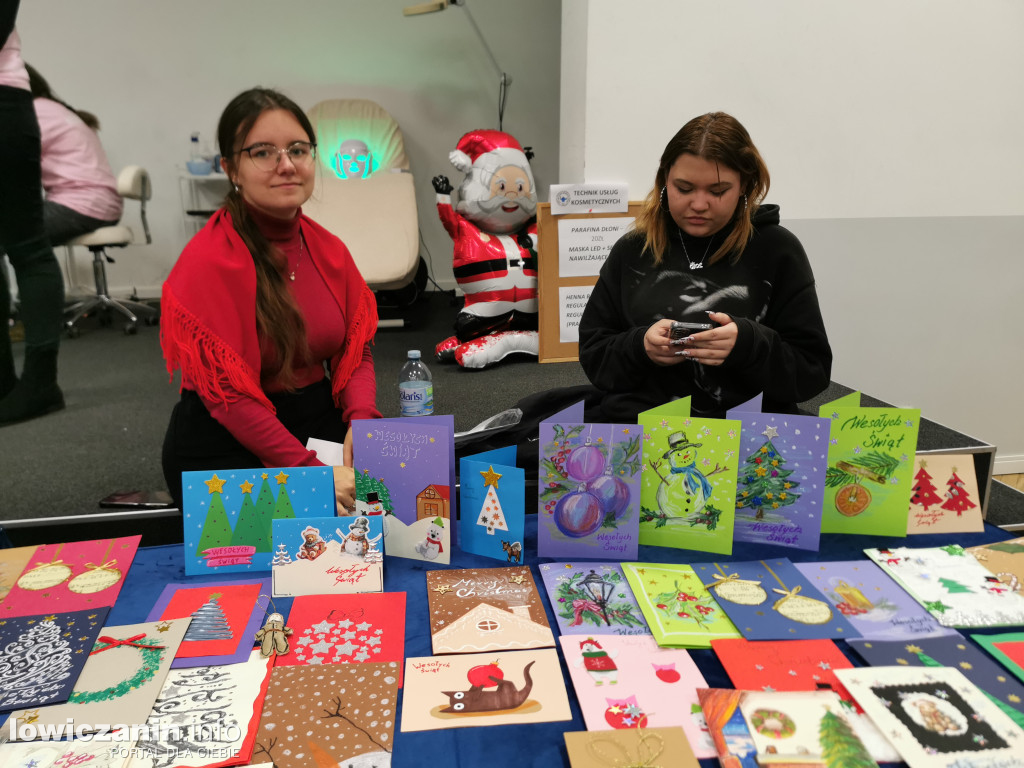 Kiermasz bożonarodzeniowy w szkole przy Ułańskiej