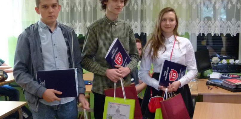 Laureaci konkursu. Druzyna ZS nr 2 w Bratoszewicach. Fot. EWR