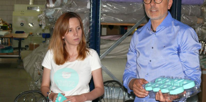 Anna Skórzyńska i Marcin Gawroński - wspólnicy prowadzący "Fabrykę Szumisiów" w Jamnie pod Łowiczem.