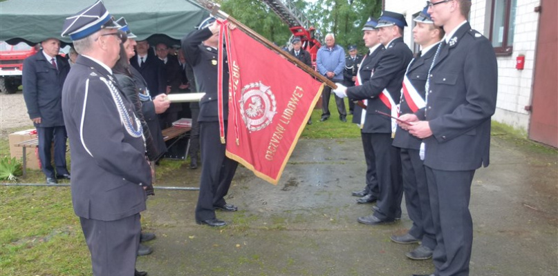 Dekoracja sztandaru OSP Boczki Domaradzkie. Fot. Elżbieta Woldan-Romanowicz