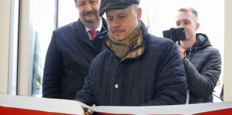 Moment otwarcia filii Poczty Polskiej w Bełchowie. Na zdjęciu prezes Poczty Polskiej Przemysław Sypniewski oraz poseł i sekretarz stanu w Kancelarii Premiera RP Grzegorz Schraiber.