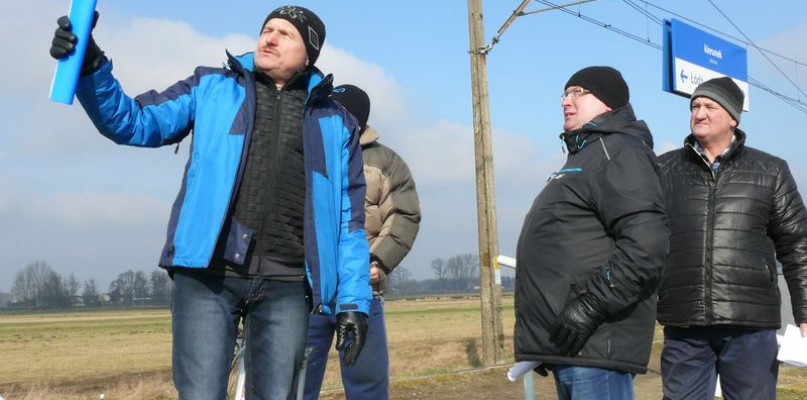 O pozostawienie przystanku w Starych Grudzach od lat walczyli mieszkańcy tej miejscowości. Zdjęcie z 2018 roku. fot. Tomasz Bartos/Archiwum NŁ 