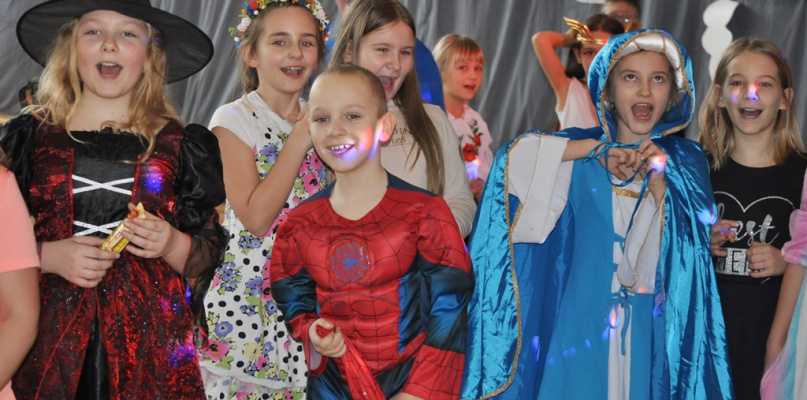 Bal choinkowy 2019 w SP3 Łowicz