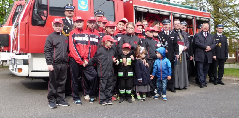 Przekazanie samochodu OSP w Strykowie. Fot. EWR