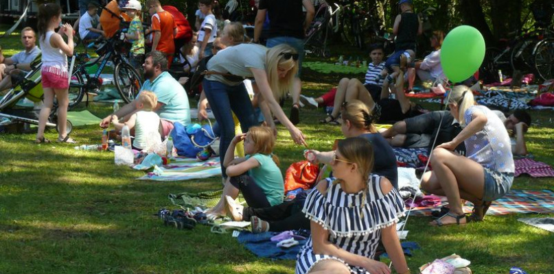 Piknik w Lesie Miejskim zorganizowany przez Klub Mamy Łowicz i Łowickie.pl.