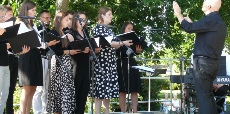 Vivid Singers w patriotycznym programie na łowickich Błoniach