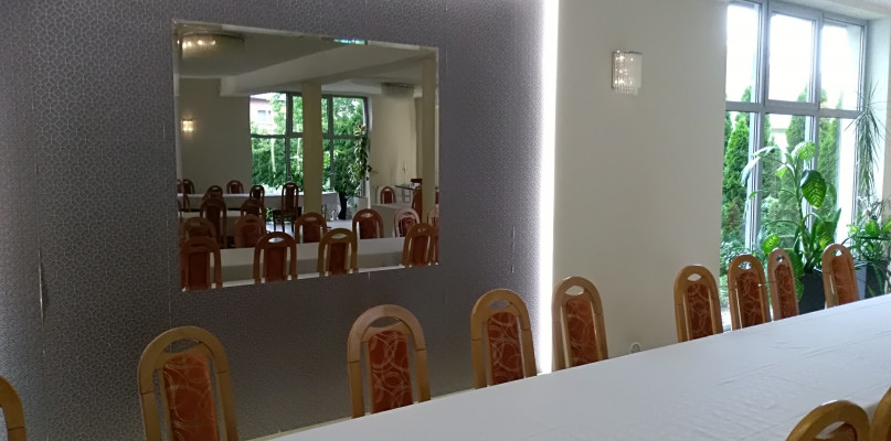 Sala weselna w "Wiedniu" przy ul. Armii Krajowej w Łowiczu.  