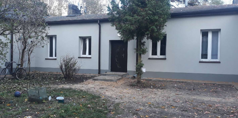 Nowa elewacja budynku komunalnego wprzy ul. Łyszkowickiej 85. fot. ZGM