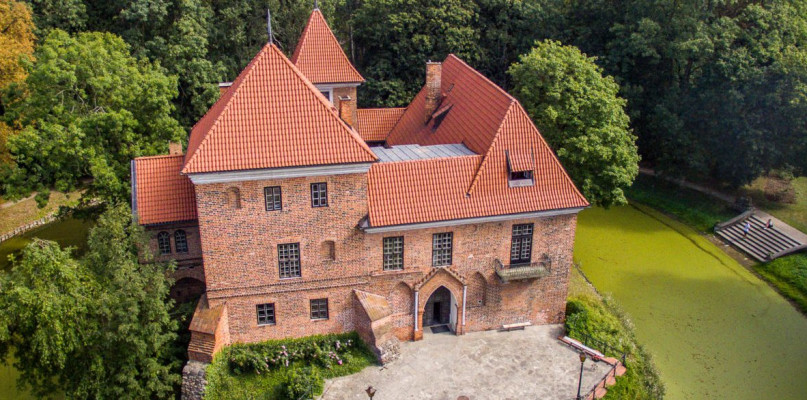 źródło: zamekoporow.pl