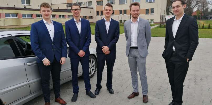 Maturzyści z ZSP na Blichu.