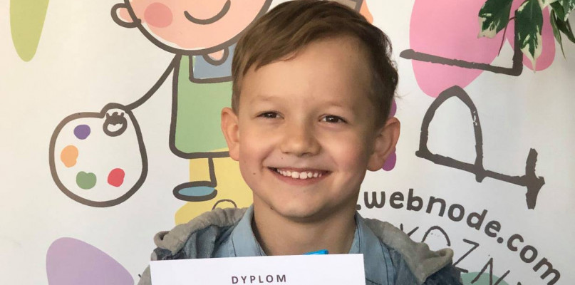 Krystian Lenart zdobył w artystycznej rywalizacji jedną z dziesięciu równorzędnych nagród. fot. MOK Głowno