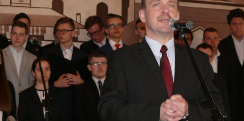 Dyrektor Żywicki w auli ZSP nr 1 podczas święta Stowarzyszenia 10 PP w 2017 roku. fot. Tomasz Bartos/Archiwum NŁ