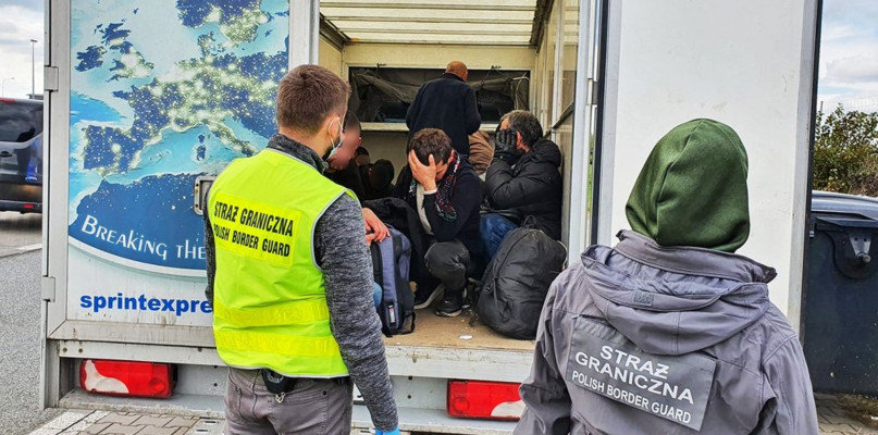 Zatrzymanie imigrantów fot. Nadwiślański Oddział Straży Granicznej
