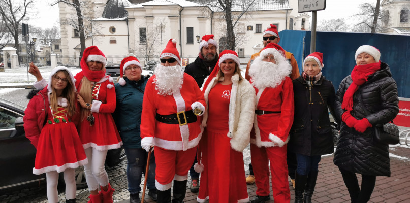 Wolontariusze przed wyruszeniem do Mocarzewa.