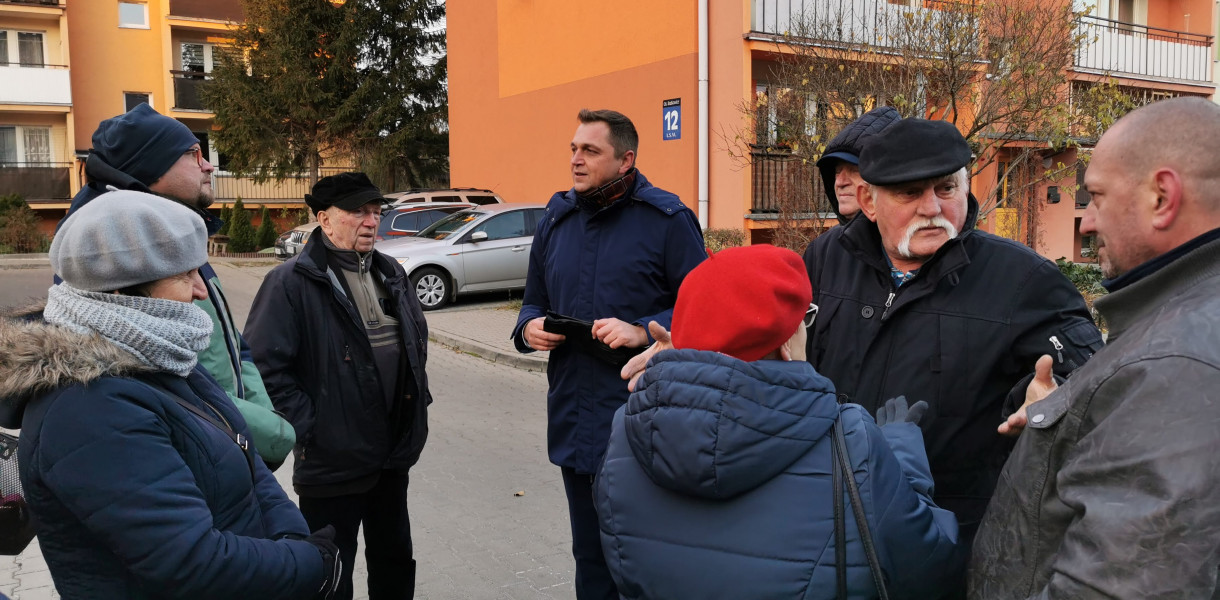 Prezes Mariusz Siewiera opowiadał na pytania mieszkańców os. Bratkowice. 