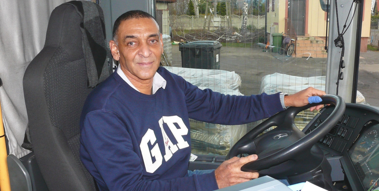 Oscar Blas Marmol Infante za kierownicą autobusu turystycznego, który jeździ na linii nr 8, w ramach projektu Droga do kultury. fot. Mirosława Wolska-Kobierecka
