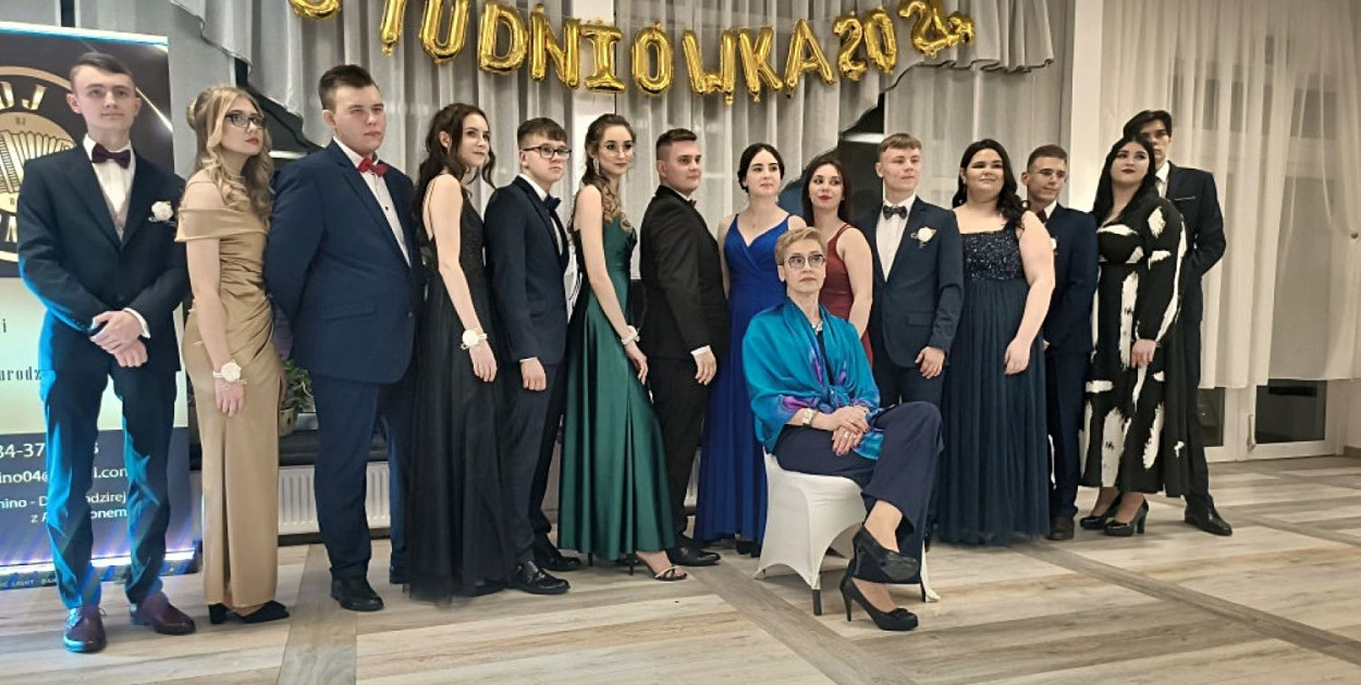 Studniówka zapowiadała się bardzo dobrze, niestaty po dwóch godzinach od rozpoczęcia została przerwana, Fot. Damian Białecki