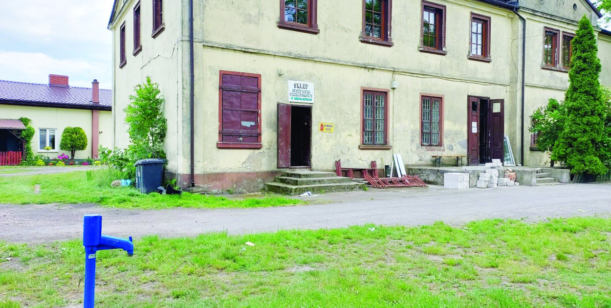 Dwór bez wody i bez sanitariatów