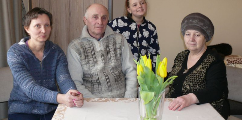 Nowi mieszkańcy Łowicza, którzy w 2017 roku przyjechali  z Kazachstanu: Halina, Piotr, Śnieżanna i Nina Wyszyńscy. fot. tb