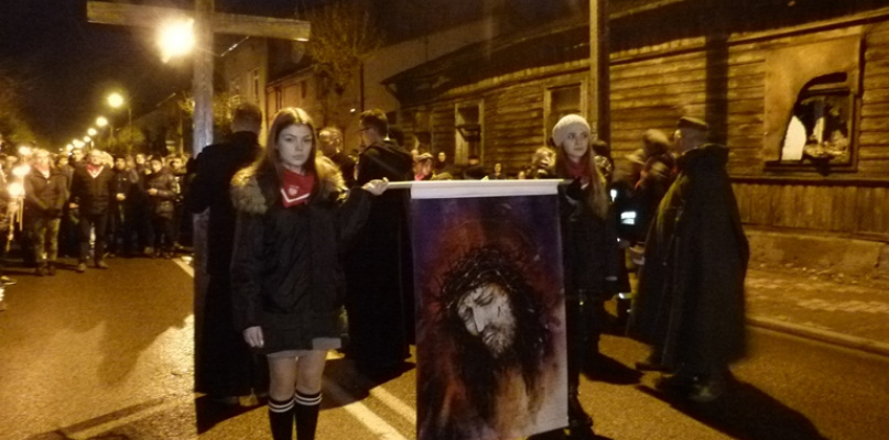 Droga krzyżowa w Głownie, 2017. Fot. Elżbieta Woldan-Romanowicz