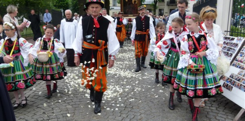 Wyprowadzenie obrazu MB Częstochowskiej z katedry na Stary Rynek. fot. Lilianna Jóźwiak-Staszewska