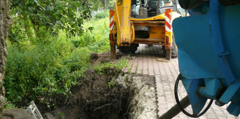 Prace przy usuwaniu awarii wodociągowej na ul. Blich.