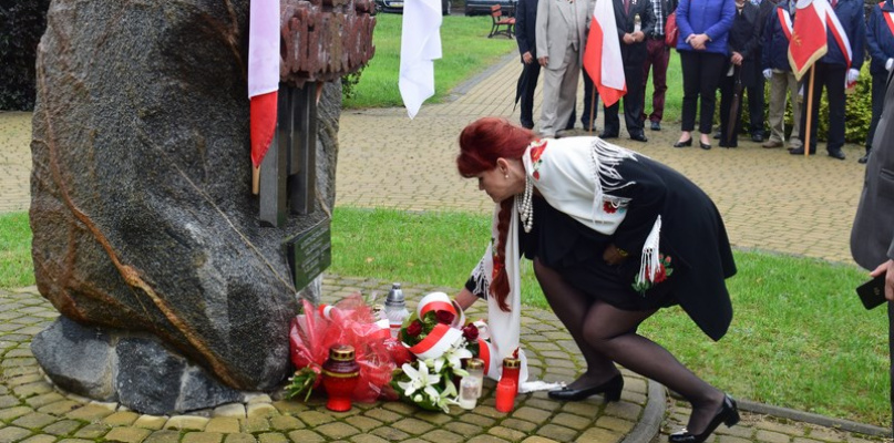 Złożenie kwiatów przy pomniku "Solidarności". fot.Tomasz Matusiak