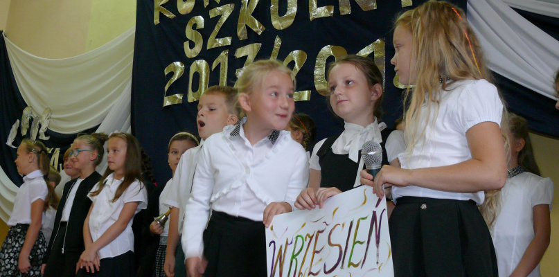 ?owicz. Rozpocz?cie roku szkolnego klas I - III w Szkole Podstawowej nr 1. fot. tb