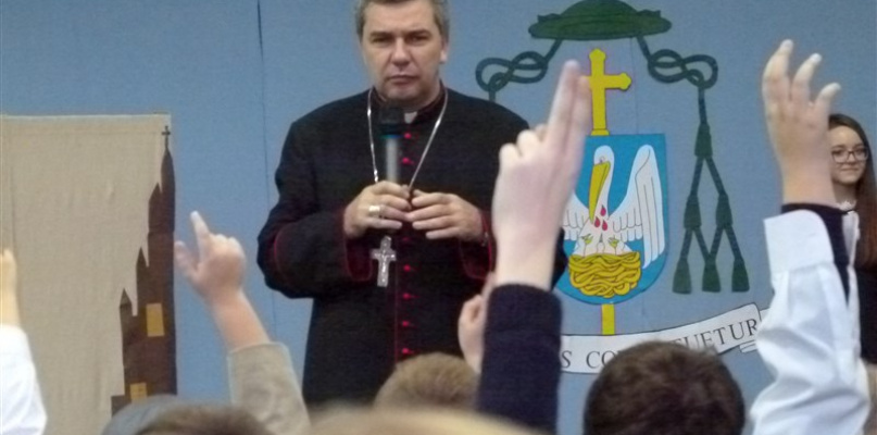 Biskup Wojciech Osial w Starym Waliszewie. Fot. ewr