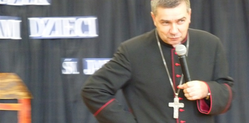 Biskup Wojciech Osial w Mąkolicach. Fot. EWR
