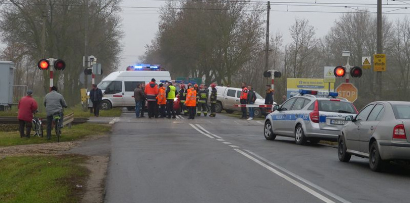 Łowicz, ul. Płocka - wypadek na przejeździe kolejowym.