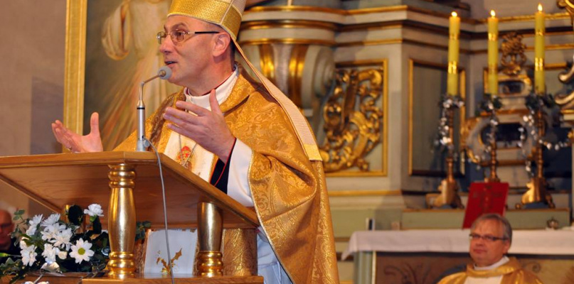 Prymas Polski abp Wojciech Polak w kościele pijarskim w Łowiczu