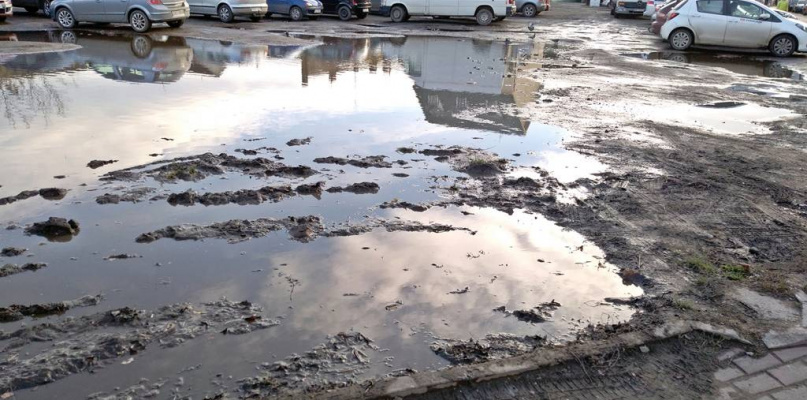 Stan parkingu u zbiegu ul. Podrzecznej i Koziej w Łowiczu (12 XII ok. godz. 13)
