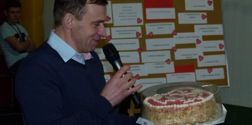 Licytacja tortu na rzecz WOŚP. Fot. EWR