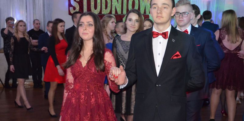 Studniówka maturzystów Zespołu Szkół Ponadgimnazjalnych nr 1 w Łowiczu. fot. tb.