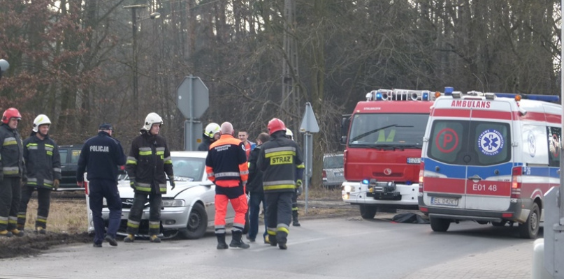 Kolizja na przejeździe kolejowym w Głownie. Fot. ewr