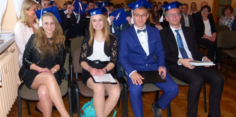 Zakończenie roku klas IV technikum w "Cebertowiczu". Fot. EWR