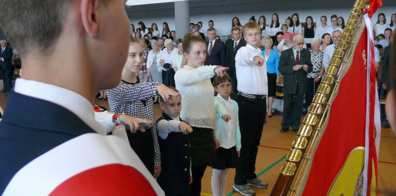 ZDUNY. Ślubowanie uczniów Szkoły Podstawowej na sztandar. 