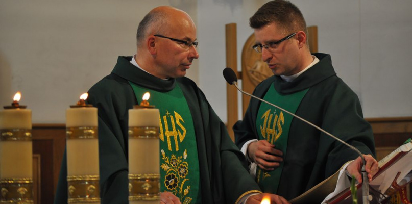 Ks. Adam Domański i ks. Kamil Goc
