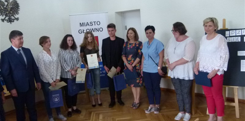Rozdanie nagród laureatom konkursu profilaktycznego. Fot. EWR
