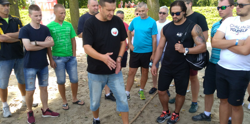 Pierwsze Osiedlowe Mistrzostwa Łowicza w Przeciąganiu Liny, odbyły się na plaży nad Bzurą. fot. tb