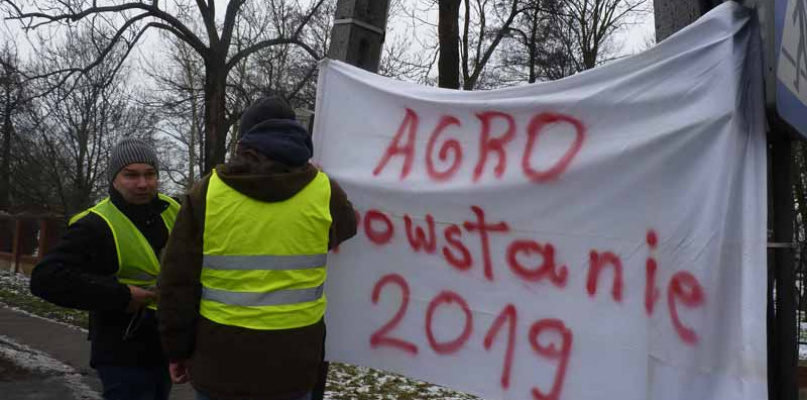 Protest rolników na drodze krajowej nr 92 w Bedlnie. Fot. Dorota Grąbczewska